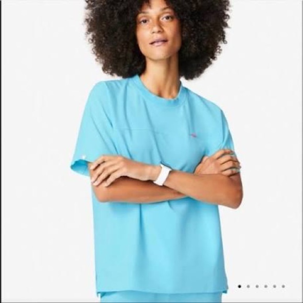 FIGS limited edition NEON BLUE 🦋 Lismore top medium